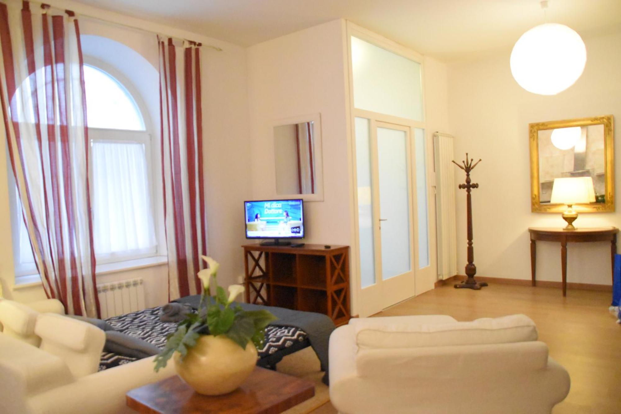 Loft With Private Parking Apartment Trieste Ngoại thất bức ảnh
