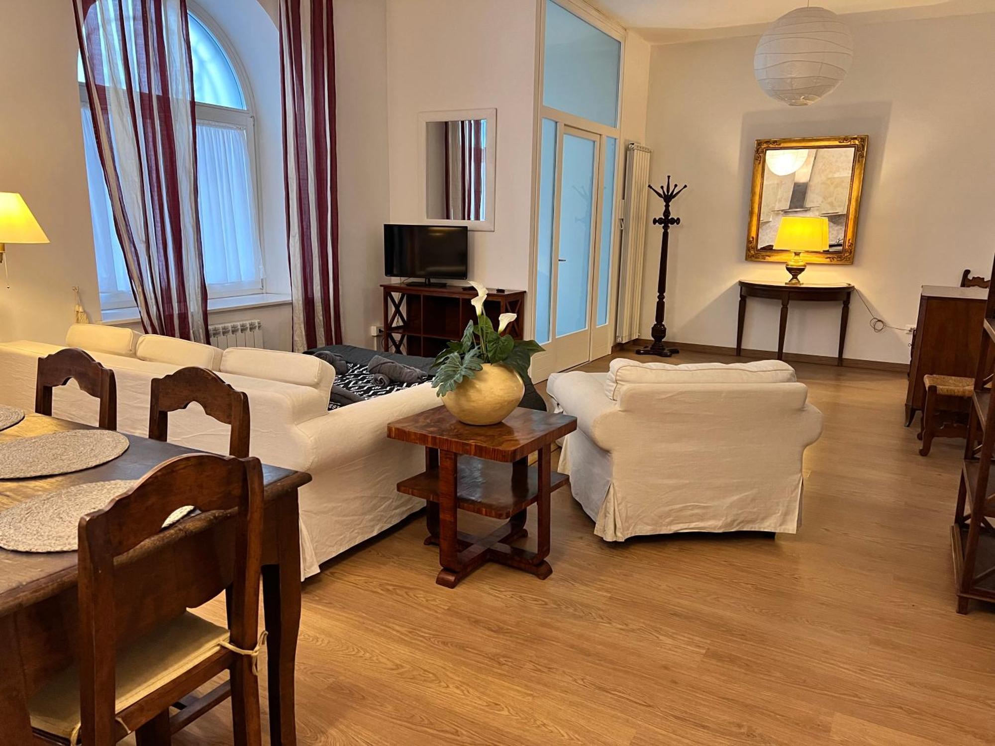 Loft With Private Parking Apartment Trieste Ngoại thất bức ảnh