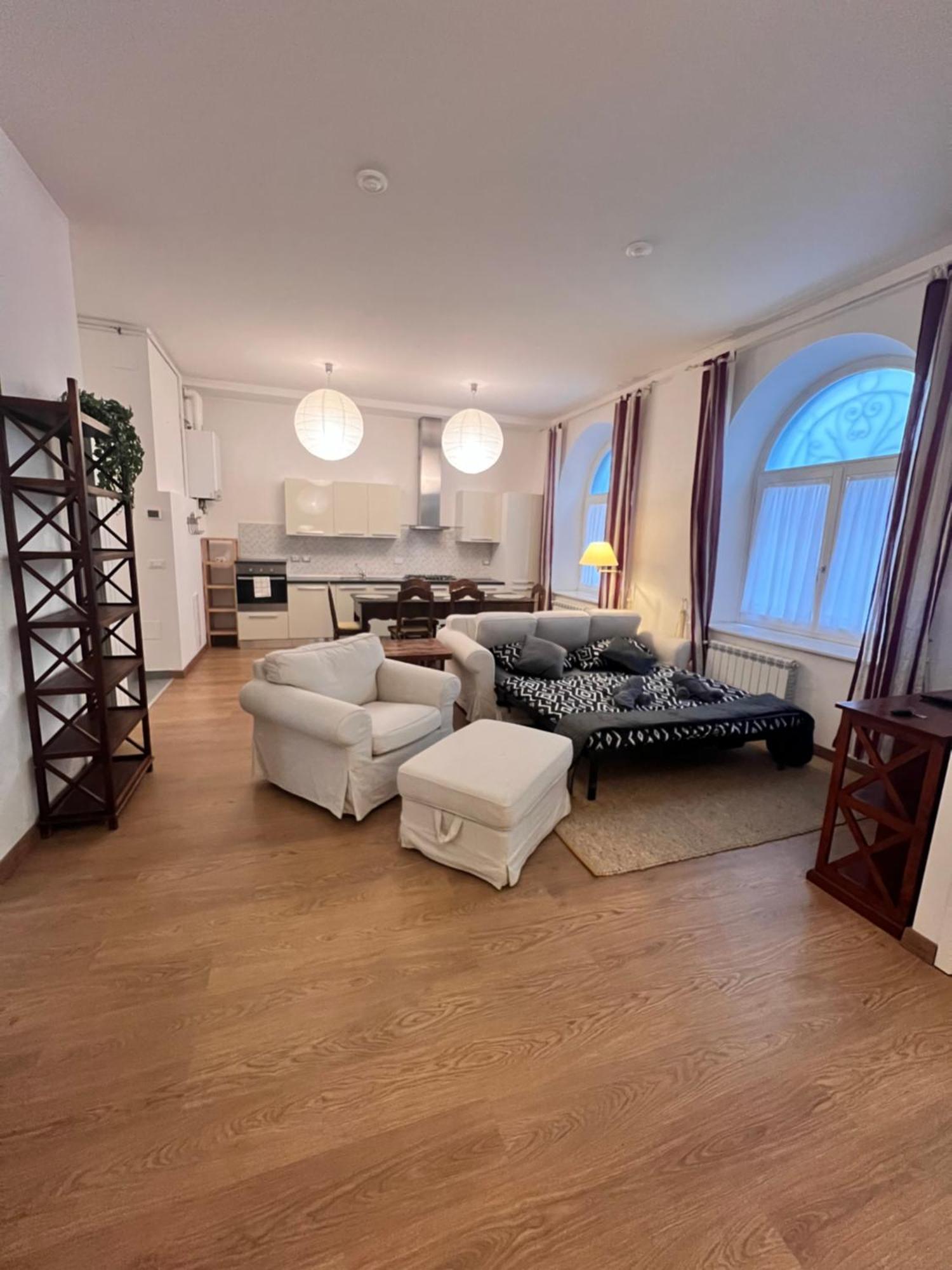 Loft With Private Parking Apartment Trieste Ngoại thất bức ảnh